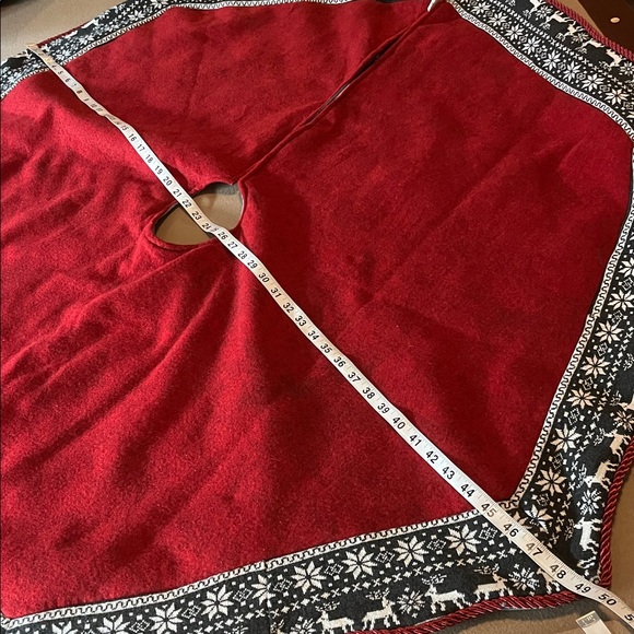 North Star Creations Red Snowflakes & Reindeer Knit Border Christmas Tree Skirt - Picture 3 of 8